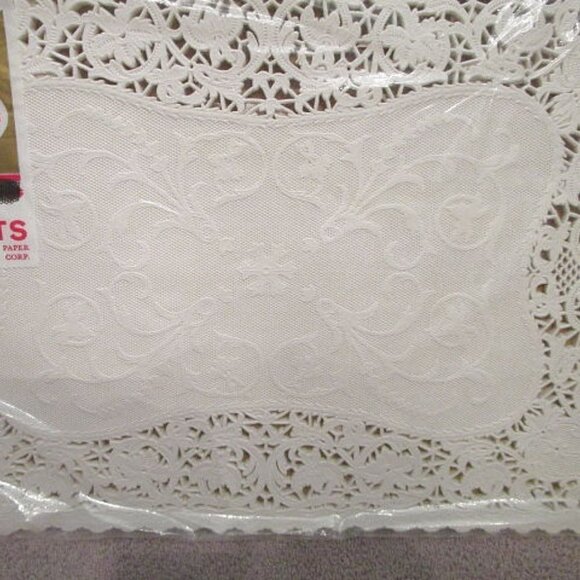 NOS Vintage ROYLIES Paper Lace PLACEMATS Lot Of 45 DOILIES Centerpiece 70s Table - Picture 5 of 7